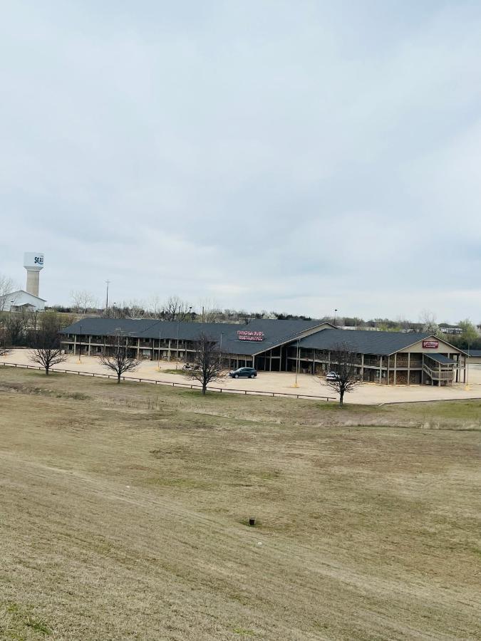 Cattle Country Lodge Stroud Exterior photo