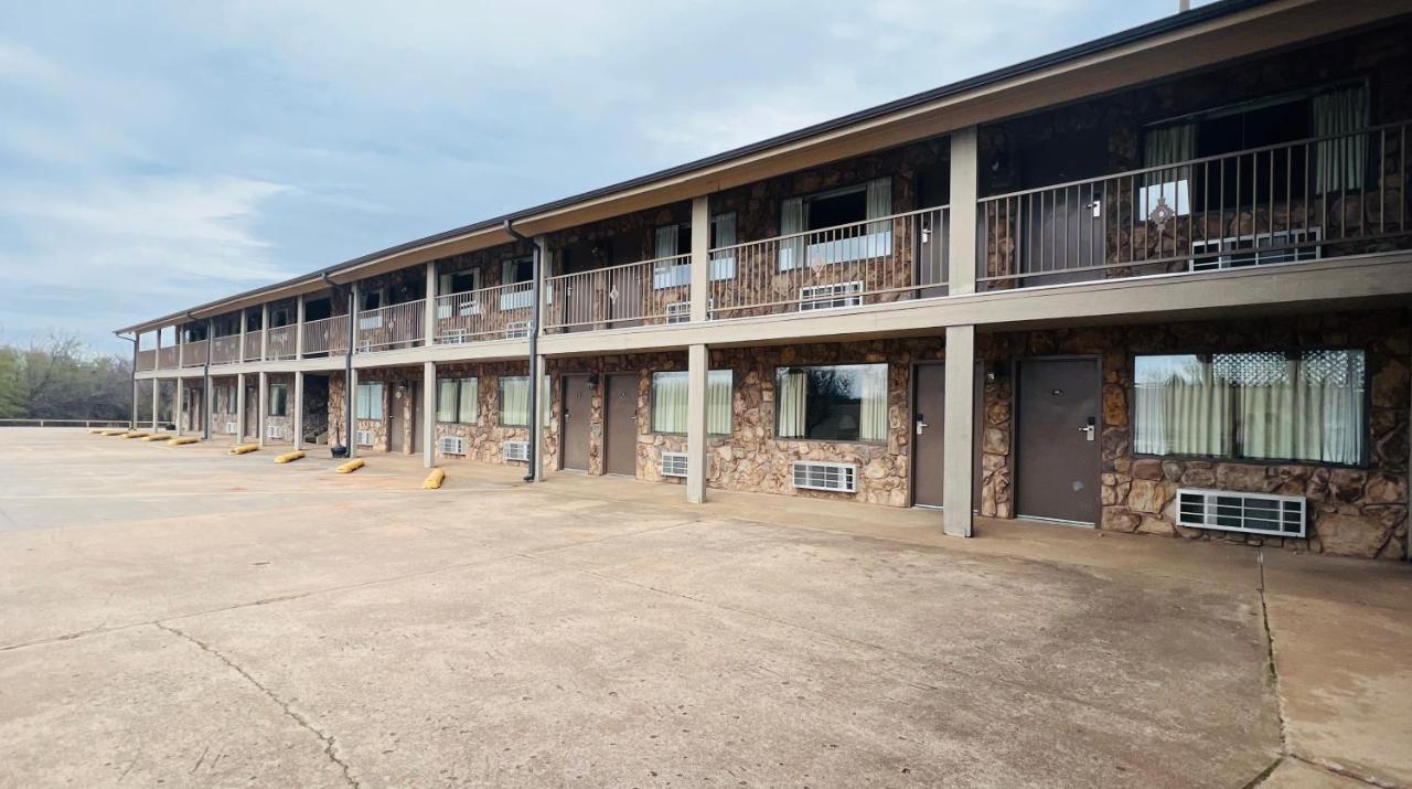 Cattle Country Lodge Stroud Exterior photo